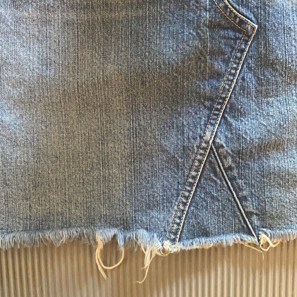 J Crew Denim Mini Skirt w/ Raw Hem Frayed Edges Size 33 - Picture 5 of 8